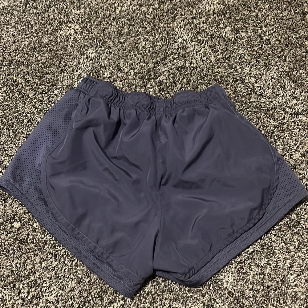 The brand is Nike, the size is XS, and the color is dark blue
